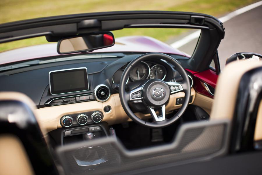  Mazda MX-5 2015 года  (UK) (фото 7 из 25)